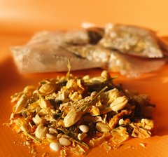 Чай порційний № 623: жасмин, гранули імбиру, цедра мандарина, ячмінь (8 г) 1шт